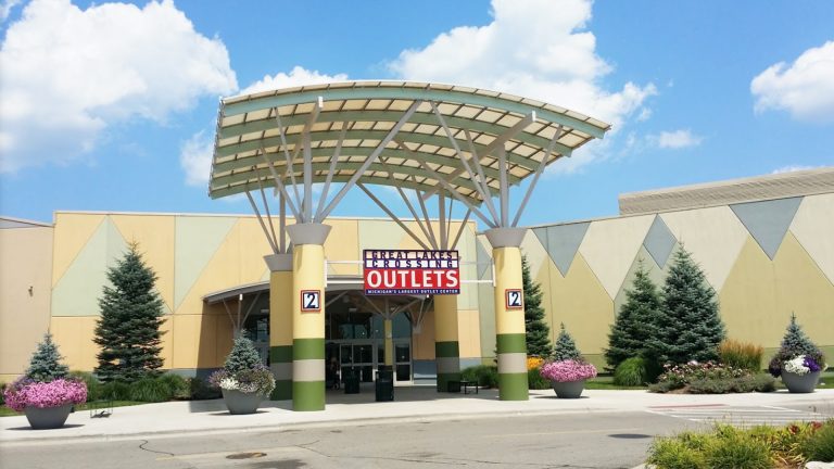 great-lakes-crossing-outlets-best-shopping-in-shelby-township