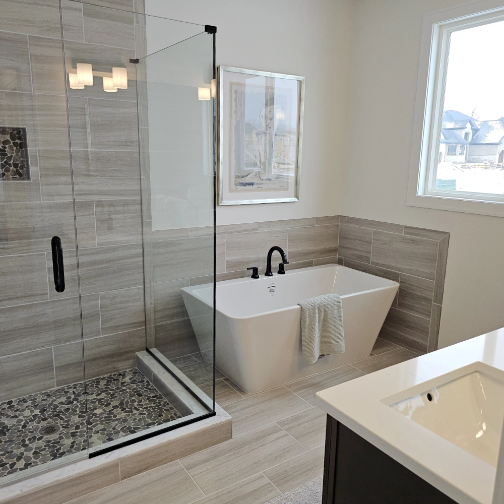 Master Bath Room Tub- Mistwood Model Home Macomb MI